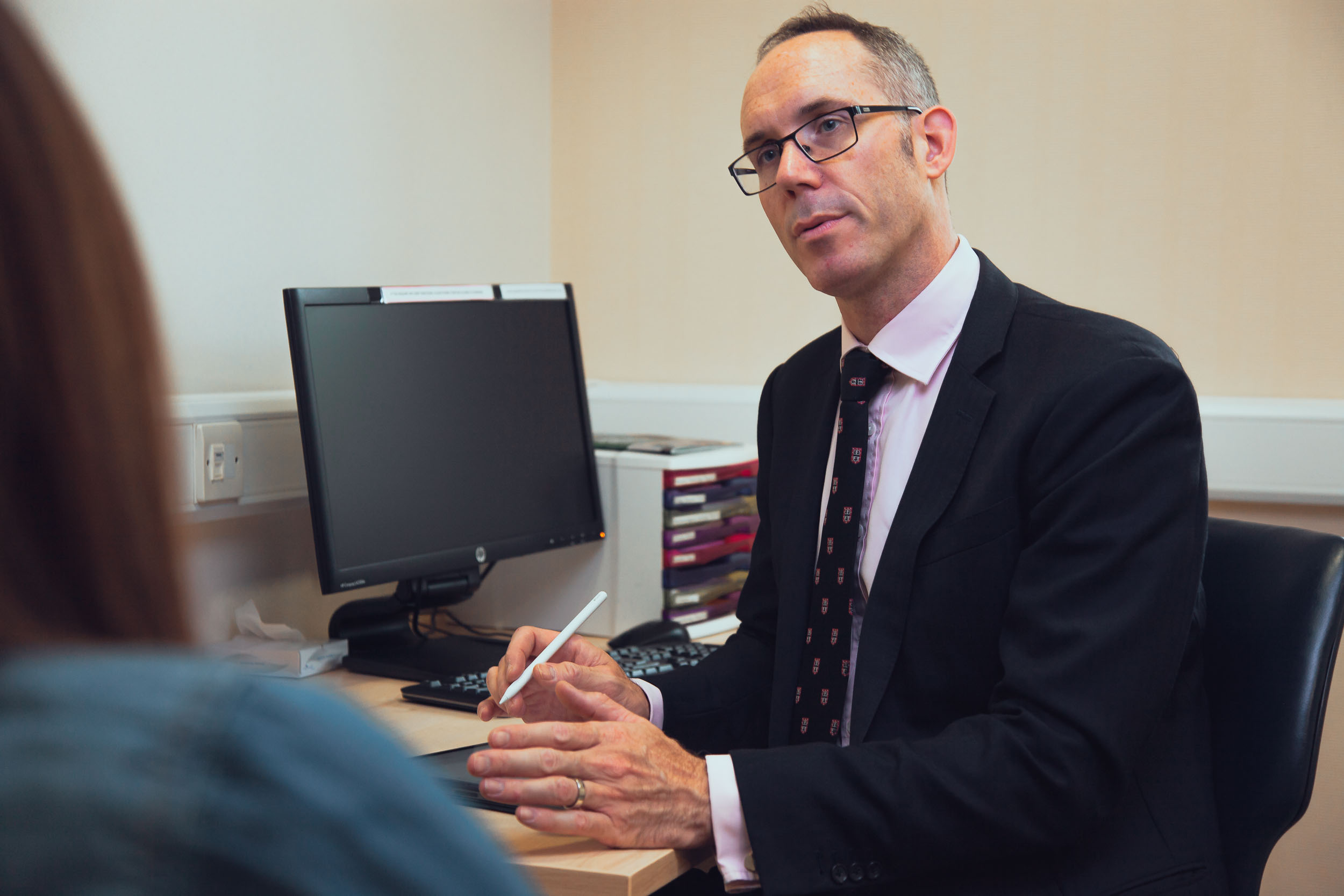 Surgeon Sinclair Gore consulting with patient in his Oxford office